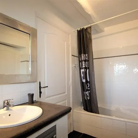 Avec Vue Mer, Piscine Et Jardin - Le Cannet, A 3 Kilometre De Cannes * لو كانيت