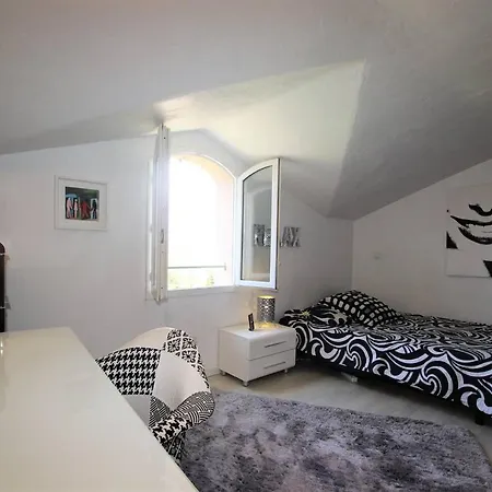 Avec Vue Mer, Piscine Et Jardin - Le Cannet, A 3 Kilometre De Cannes