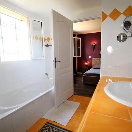 Avec Vue Mer, Piscine Et Jardin - Le Cannet, A 3 Kilometre De Cannes